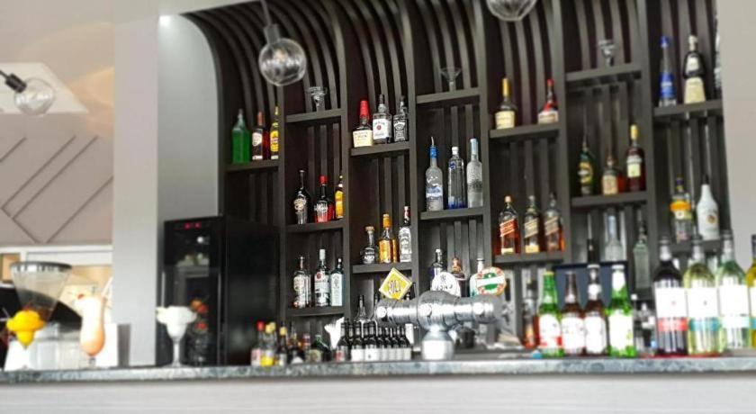 Peninsula International Hotel Сува Экстерьер фото